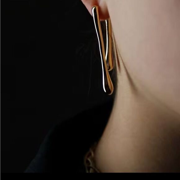 Elegant unique Gold Drop dangle Earrings - Picture 2 of 3